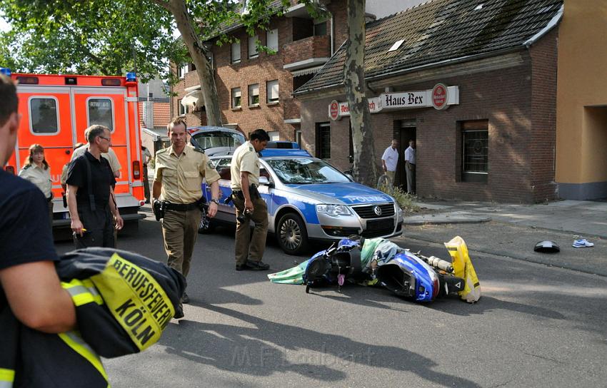 VU nach Verfolgungsfahrt Koeln Ossendorf Frohnhofstr P05.JPG